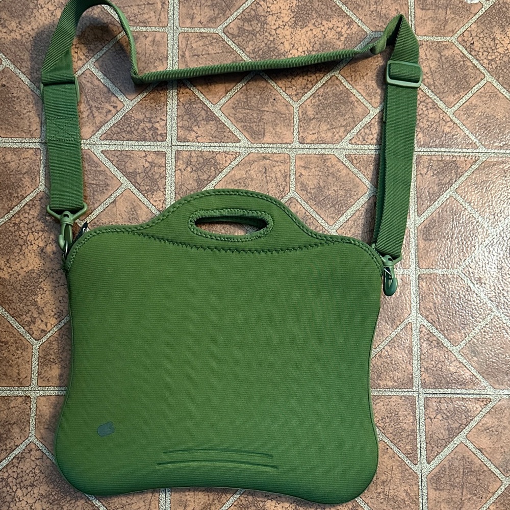 Built Laptop Shoulder Bag 16”